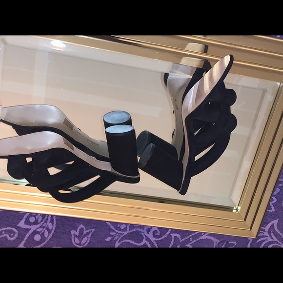 Black Pumps - Picture 8 of 12